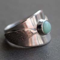 Flapping wings, Harry Potter golden snitch ring in sterling silver and chrysoprase