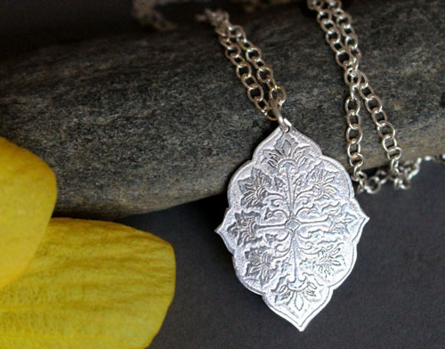 Flore, medieval flower necklace in sterling silver
