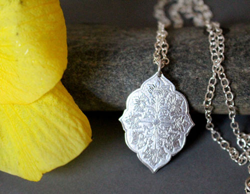 Flore, medieval flower necklace in sterling silver