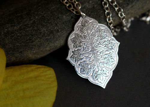 Flore, medieval flower necklace in sterling silver