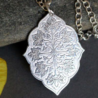 Flore, medieval flower necklace in sterling silver