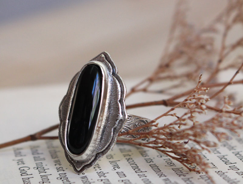 Flower of the wind, cloud ring in sterling silver and onyx