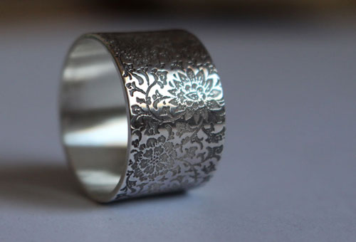 Forgotten garden, engraved flower ring in sterling silver