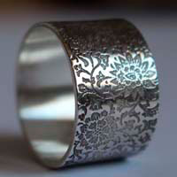 Forgotten garden, engraved flower ring in sterling silver