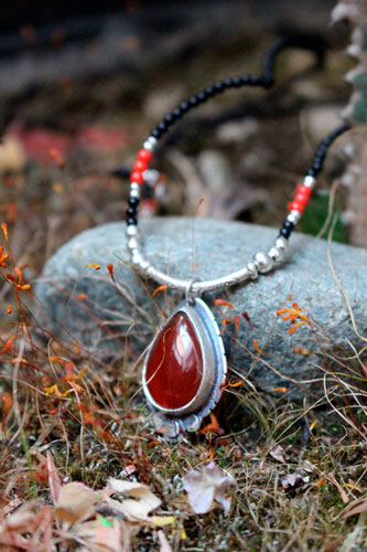 Garance, red dyer’s necklace in silver, coral, black agate and carnelian