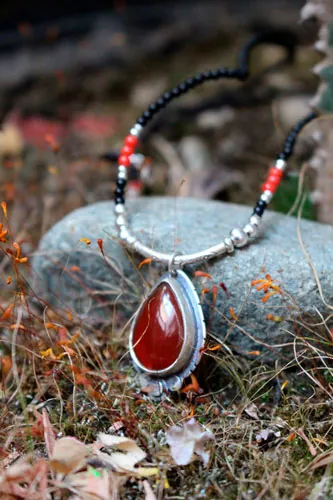 Garance, red dyer’s necklace in silver, coral, black agate and carnelian