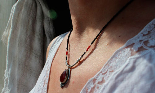 Garance, red dyer’s necklace in silver, coral, black agate and carnelian
