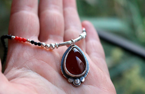 Garance, red dyer’s necklace in silver, coral, black agate and carnelian