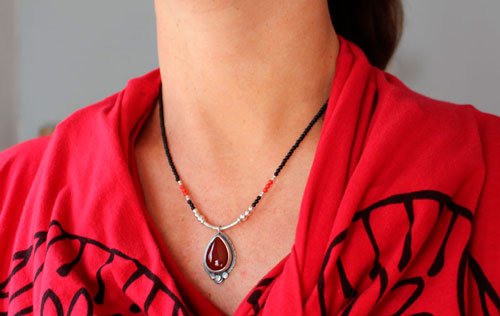 Garance, red dyer’s necklace in silver, coral, black agate and carnelian