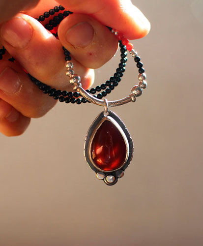 Garance, red dyer’s necklace in silver, coral, black agate and carnelian