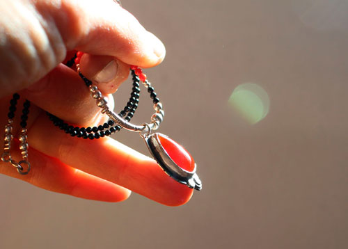 Garance, red dyer’s necklace in silver, coral, black agate and carnelian