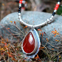 Garance, red dyer’s necklace in silver, coral, black agate and carnelian