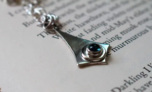 Glas, kite shaped necklace in silver and blue zircon