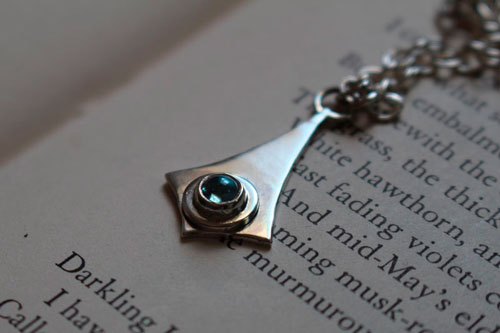 Glas, kite shaped necklace in silver and blue zircon