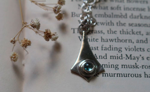 Glas, kite shaped necklace in silver and blue zircon