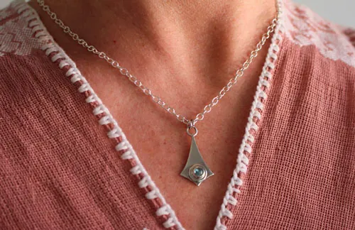 Glas, kite shaped necklace in silver and blue zircon