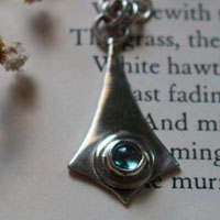 Glas, kite shaped necklace in silver and blue zircon