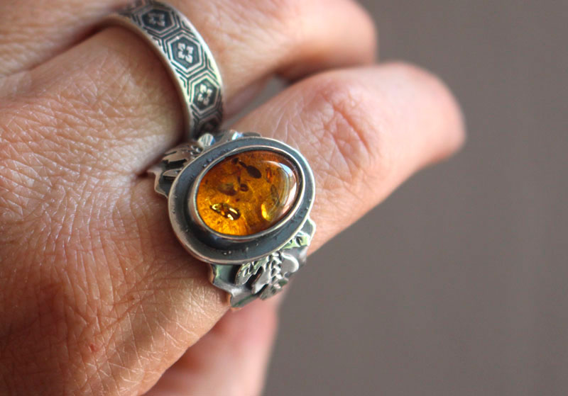 Golden leaf, botanical ring in silver and amber