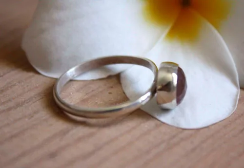 Great maiden’s blush, soft flower ring in silver and rose quartz