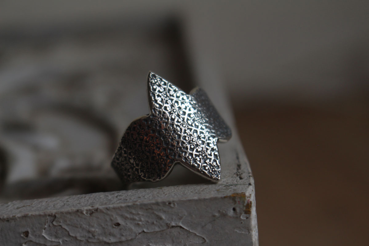 Guide, marquise-shaped mosaic ring in sterling silver