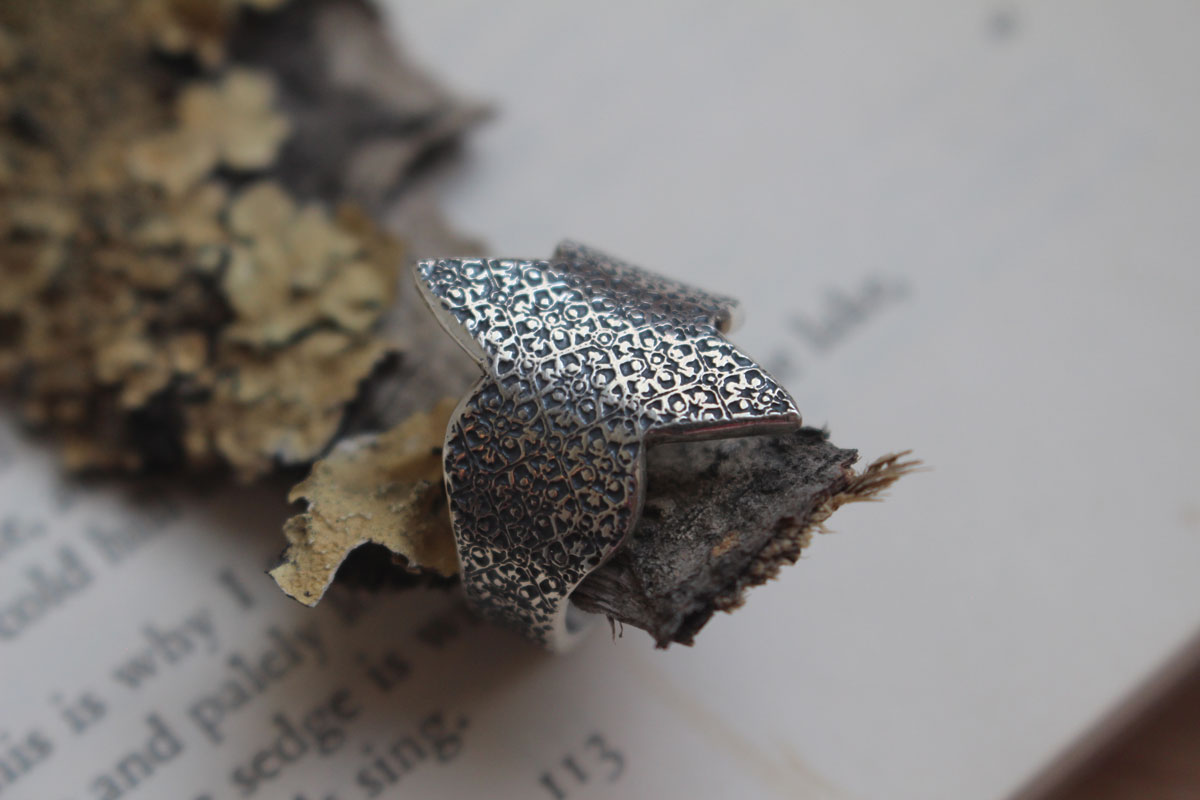 Guide, marquise-shaped mosaic ring in sterling silver