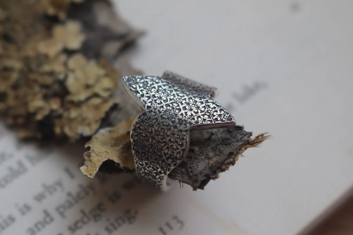 Guide, marquise-shaped mosaic ring in sterling silver