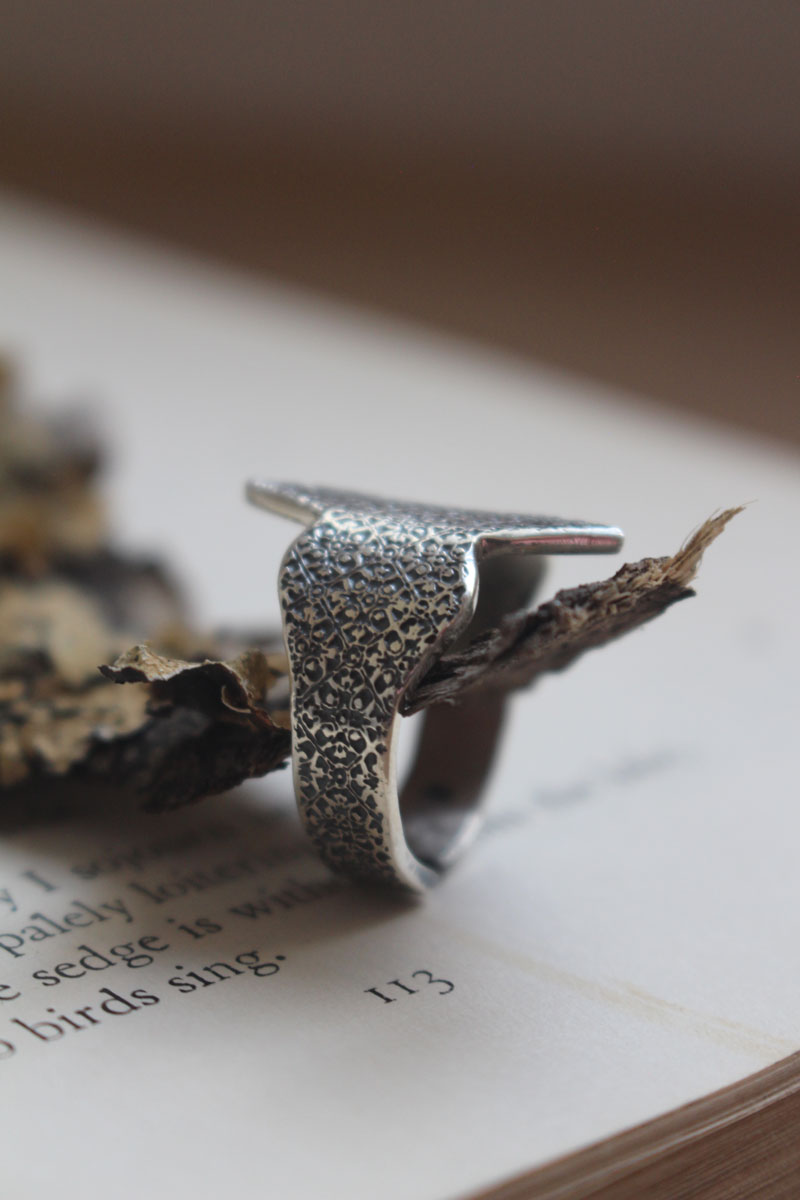 Guide, marquise-shaped mosaic ring in sterling silver