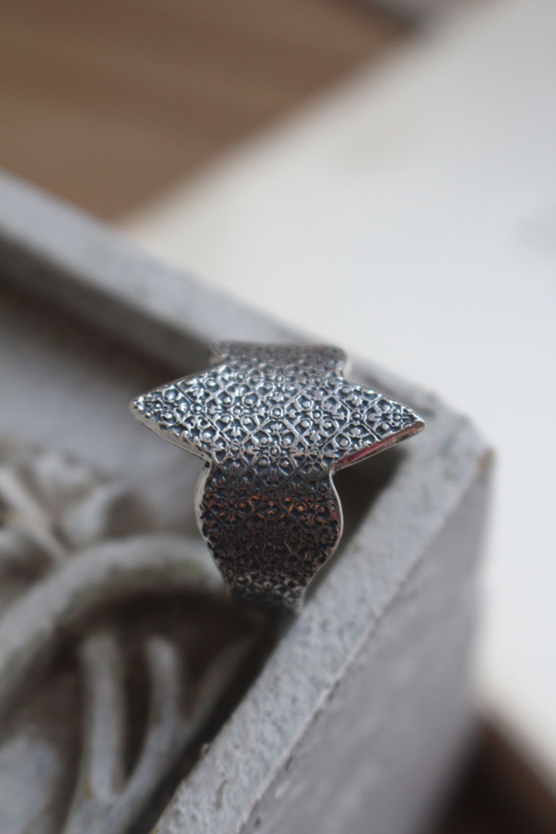 Guide, marquise-shaped mosaic ring in sterling silver