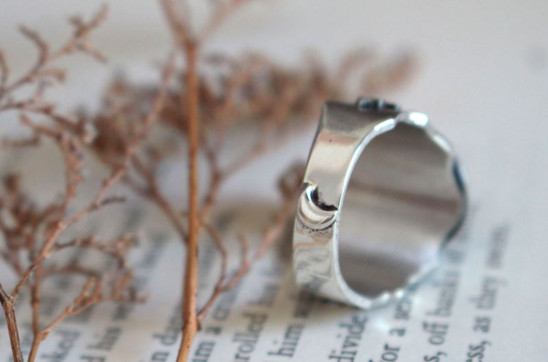 Golden leaf, botanical ring in silver and amber