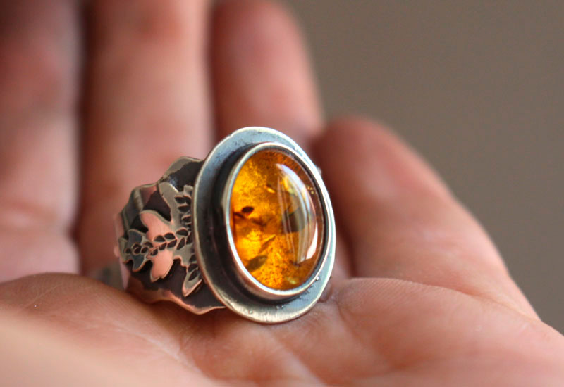 Golden leaf, botanical ring in silver and amber