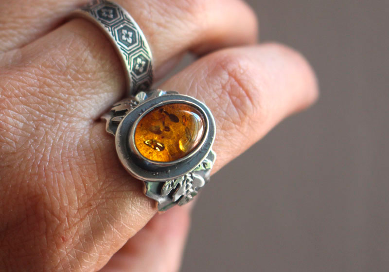 Golden leaf, botanical ring in silver and amber