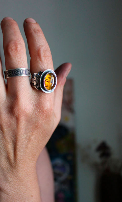 Golden leaf, botanical ring in silver and amber