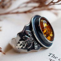 Golden leaf, botanical ring in silver and amber