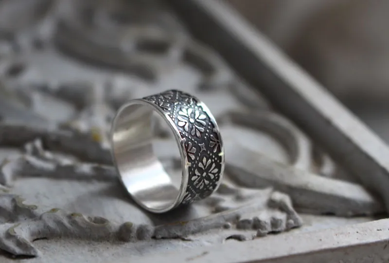 Helorian, medieval flower silver ring