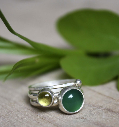 Himalayan green tea, stacking ring in silver, green agate and peridot