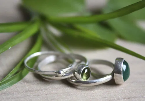 Himalayan green tea, stacking ring in silver, green agate and peridot