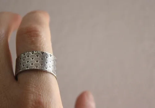 Hitomi, Japanese waves ring in sterling silver