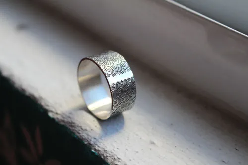 Hitomi, Japanese waves ring in sterling silver