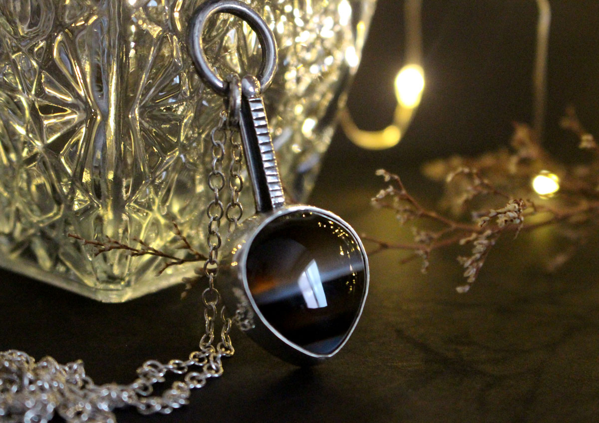 Horizon, rising sun necklace in silver and agate