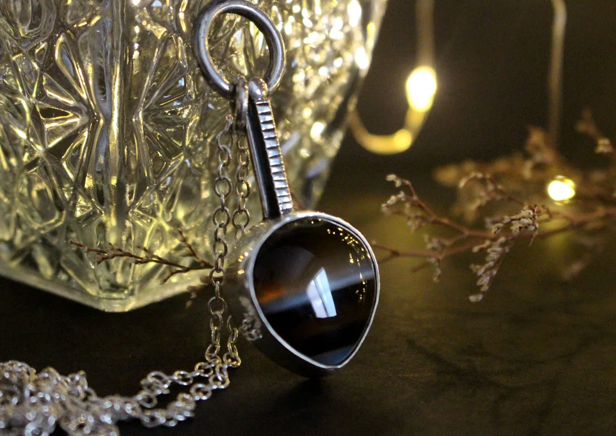 Horizon, rising sun necklace in silver and agate