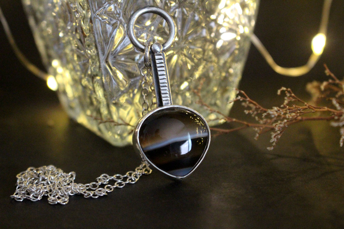 Horizon, rising sun necklace in silver and agate