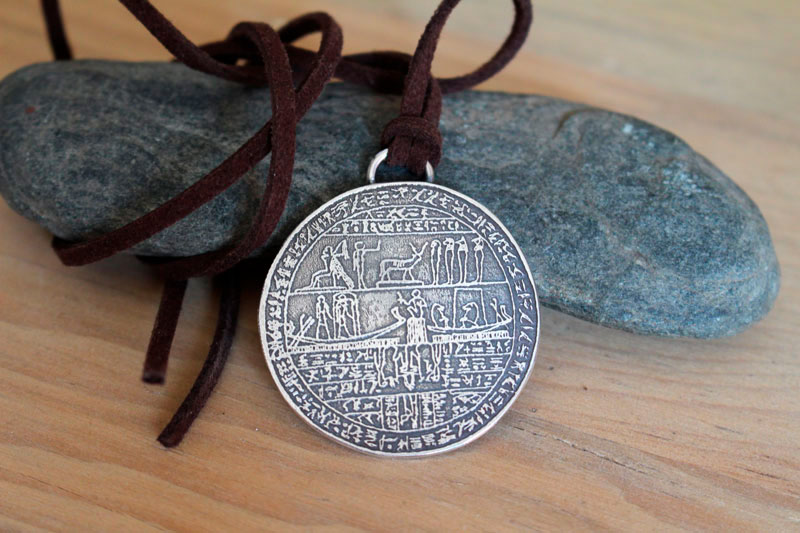Hypocephalus of Djed-Hor, egyptian necklace in silver