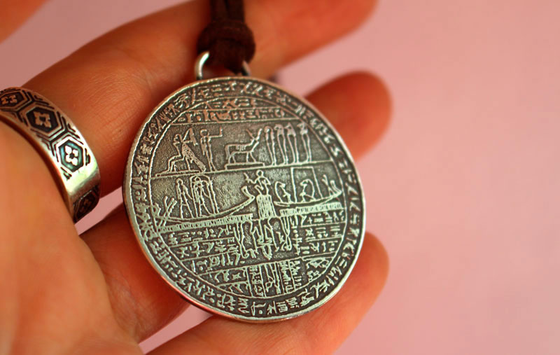 Hypocephalus of Djed-Hor, egyptian necklace in silver
