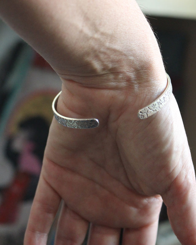 Haru, japanese branches and cherry blossom bracelet in silver