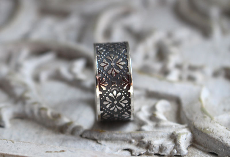 Helorian, engraved medieval flower ring in sterling silver