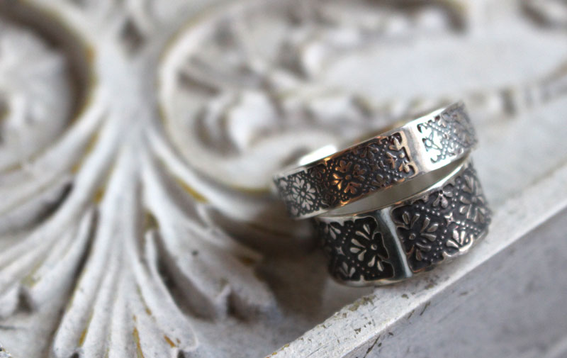 Helorian, engraved medieval flower ring in sterling silver