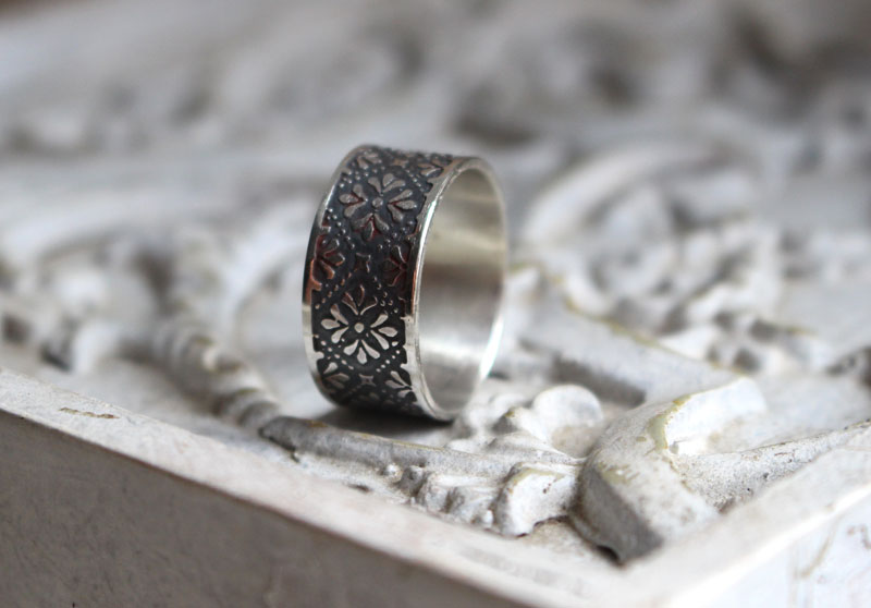 Helorian, engraved medieval flower ring in sterling silver