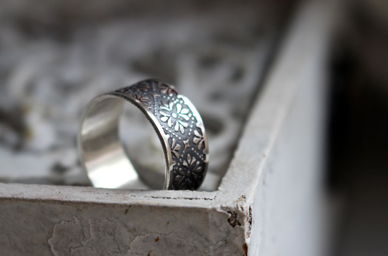 Helorian, engraved medieval flower ring in sterling silver