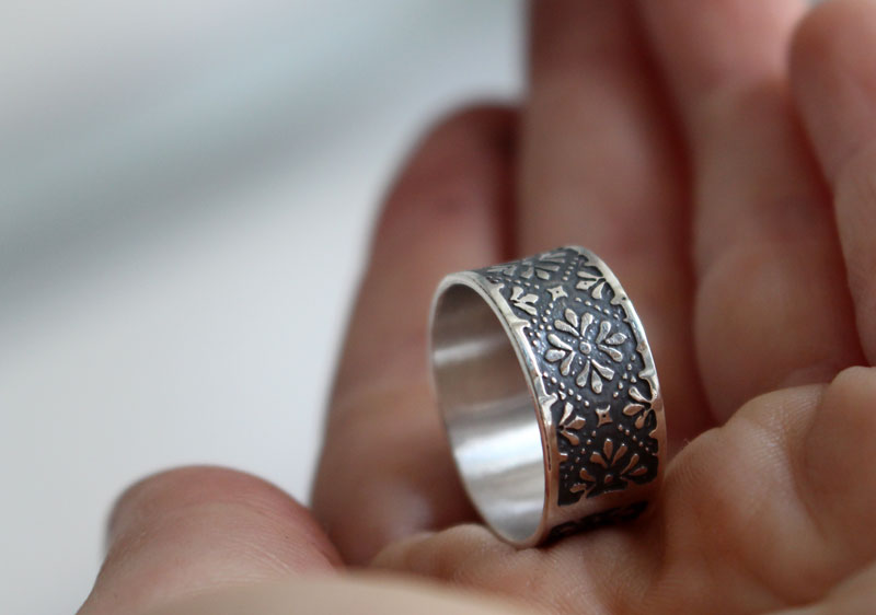 Helorian, engraved medieval flower ring in sterling silver