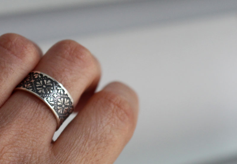 Helorian, engraved medieval flower ring in sterling silver